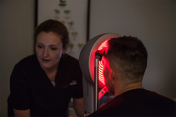 Dylan having his corneal shape re-tested to perform the customised Contoura® Vision treatment