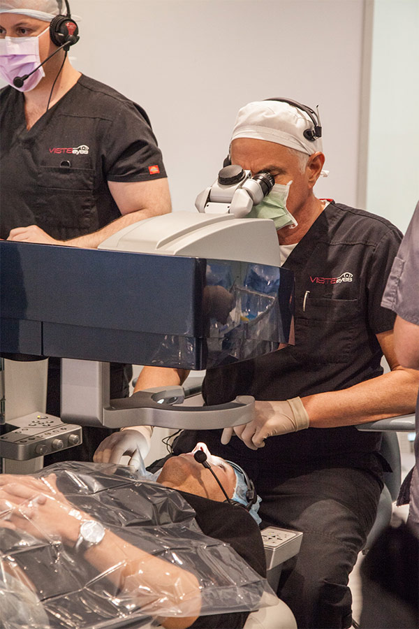 Dr Rick Wolfe preforming Dylan’s customised laser eye surgery, using the Contoura TM Vision treatment