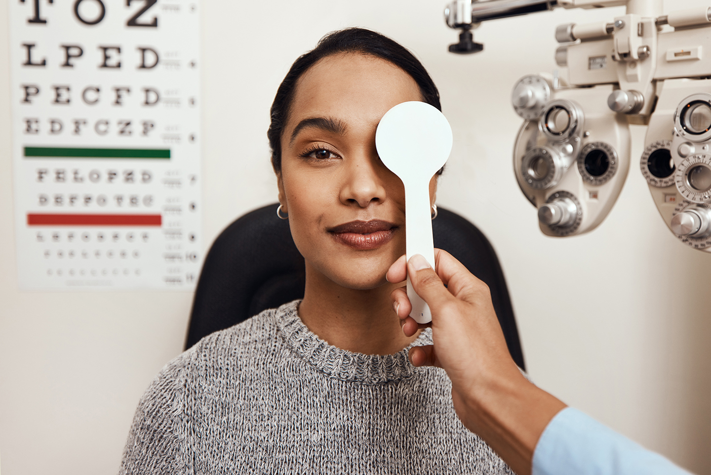 atient undergoing an eye exam for astigmatism at a laser eye clinic in Melbourne